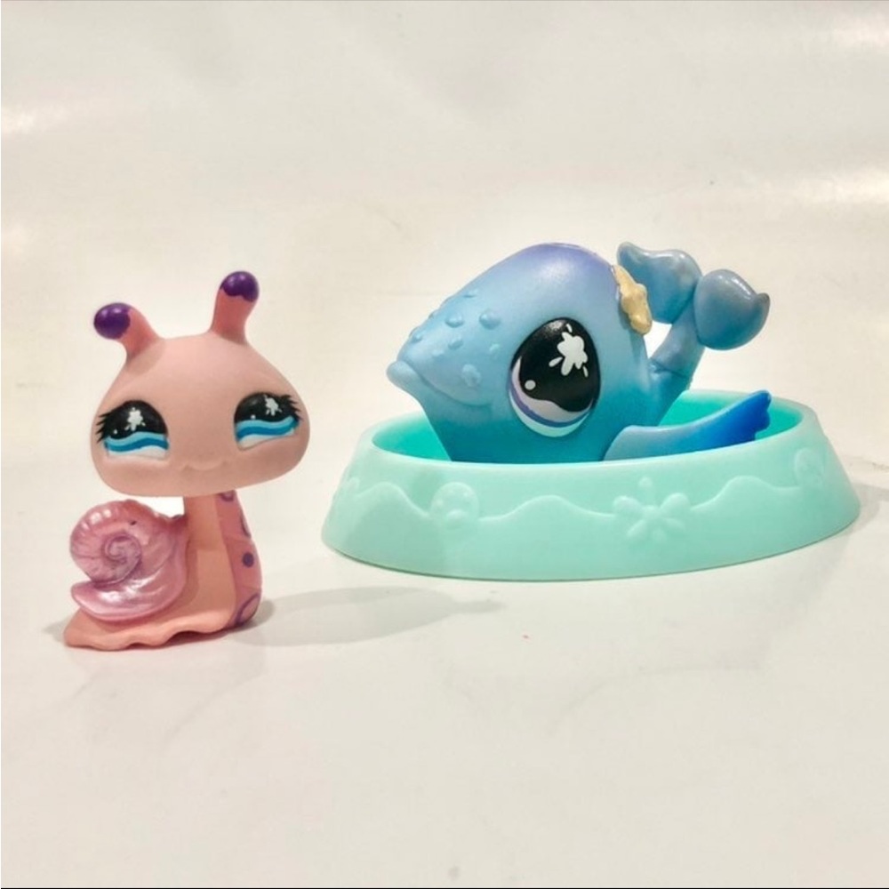 ✨SOLD (2/7/26)✨ LPS “Messiest” Snail (#823) and Whale (#824) with Pool